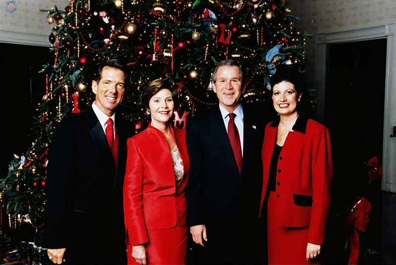 (L-R) David Osborne, Laura Bush, President George W. Bush, Jeannine Carter-Osborne