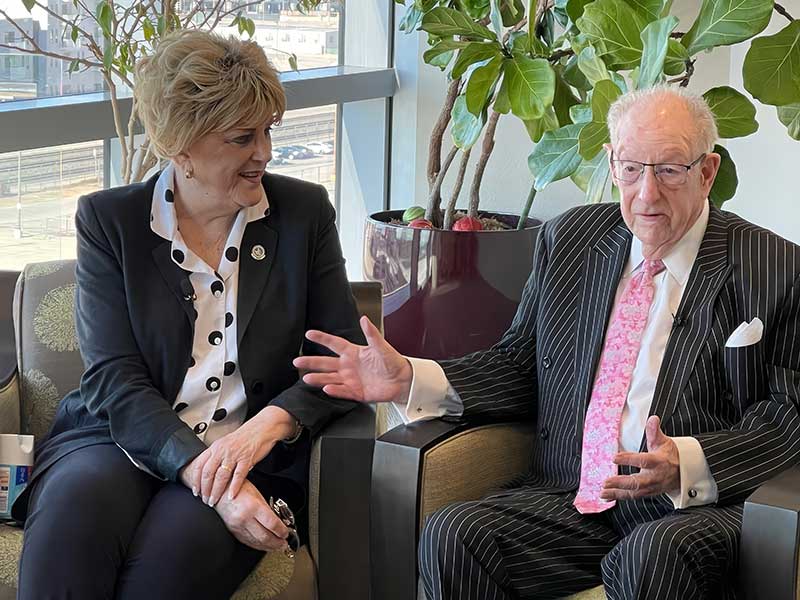 Photo of Carolyn & Oscar Goodman courtesy of the City of Las Vegas