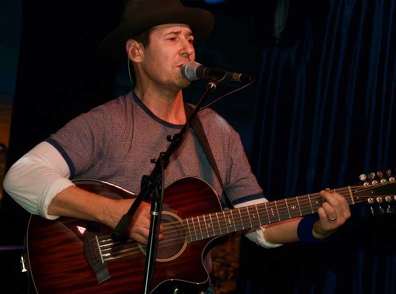 Photo of Rob Morrow at Bogies nightclub by Sheryl Aronson.