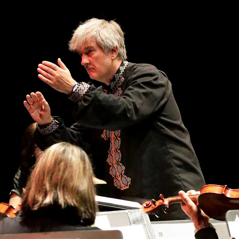 Taras Krysa conducts the Sinfonietta 