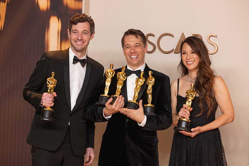 Academy-Awards-005 Alex Coco, Sean Baker and Samantha Quan pose backstage with their Oscars® at the live ABC Telecast of the 97th Oscars® at Dolby® Theatre at Ovation Hollywood on Sunday, March 2, 2025