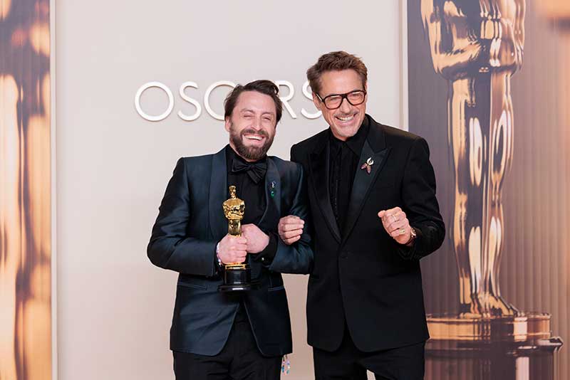 Academy-Awards-006 Robert Downey Jr. and Kieran Culkin pose backstage with the Oscar® for Best Supporting Actor during the live ABC Telecast of the 97th Oscars® at Dolby® Theatre at Ovation Hollywood on Sunday, March 2, 2025