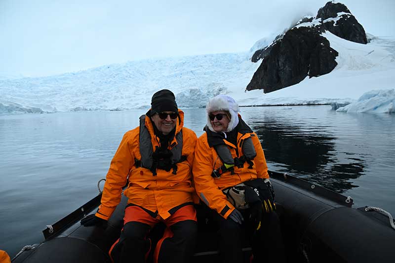 Tony-Pearson-003 Photo of Karen and Monty in Antartica