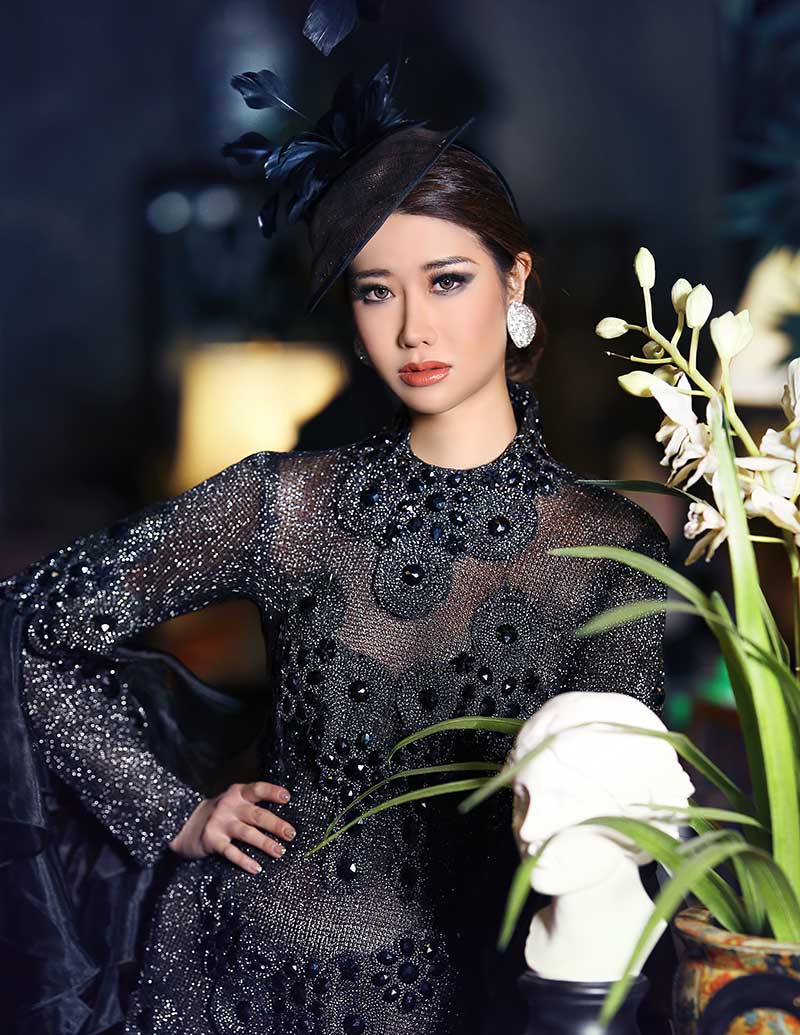 Designer: David Tupaz; Photography: Jaime Lim; Model: Tiffany Chang