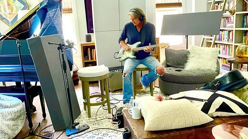 Guitarist Allen Hinds performs as a living room transforms into a live recording space (Photo by John Parenti)