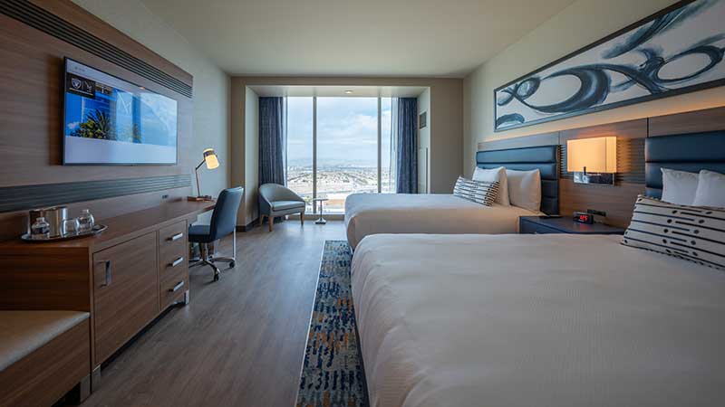 The East Tower’s stylish modern guest rooms feature such thoughtful amenities as convenient USB outlets The East Tower’s stylish modern guest rooms feature such thoughtful amenities as convenient USB outlets