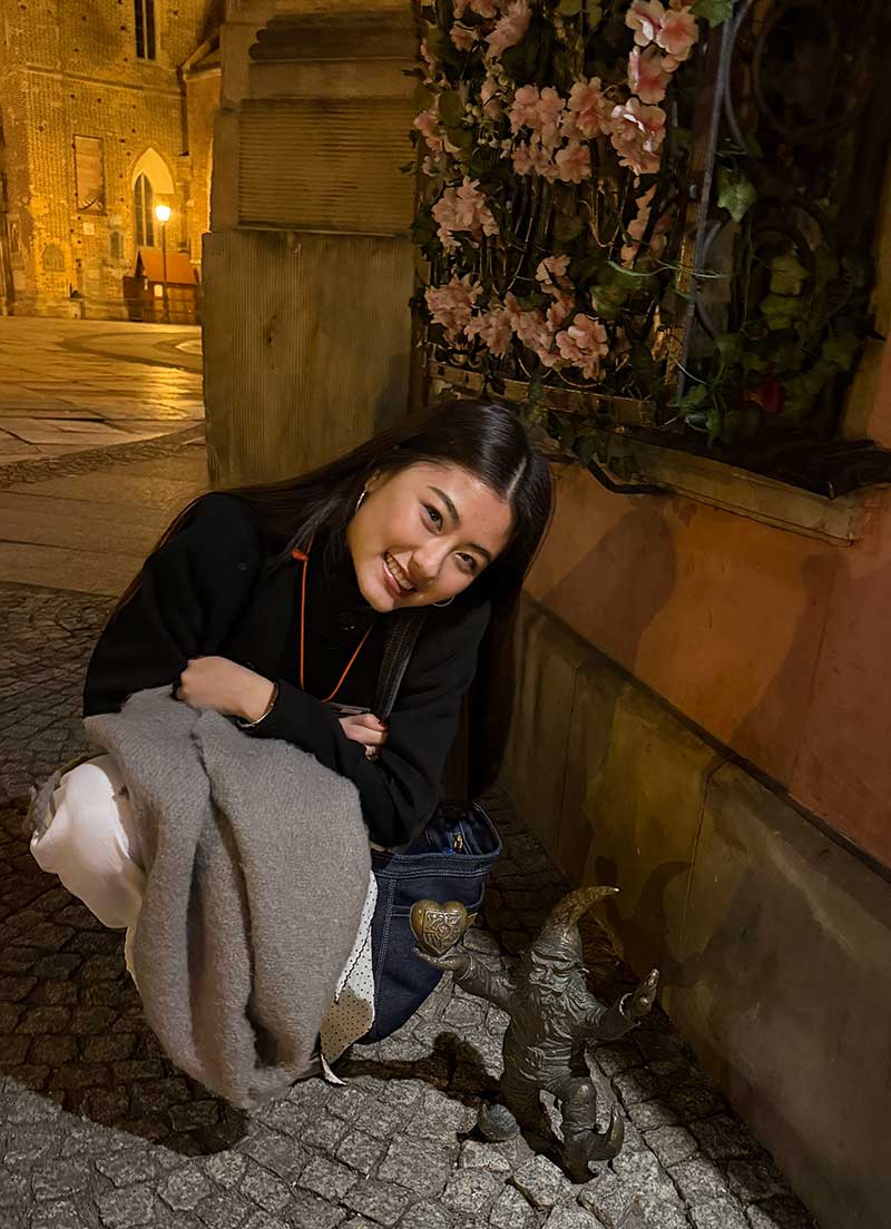 Skai finding bronze gnomes in Wrocław