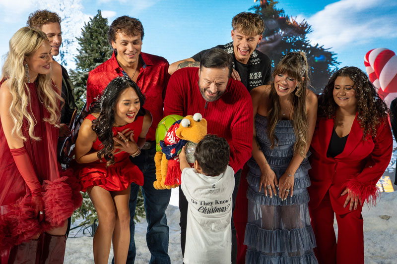 Do-They-Know-Its-Christmas-2 ‘Do They Know It’s Christmas?’ Celebrity-Filled Music Video Supports Cure 4 The Kids Foundation (Photo by Ben Poland)